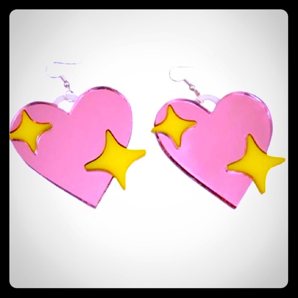 💖NWT Sparkle Heart Emoji Earrings💖